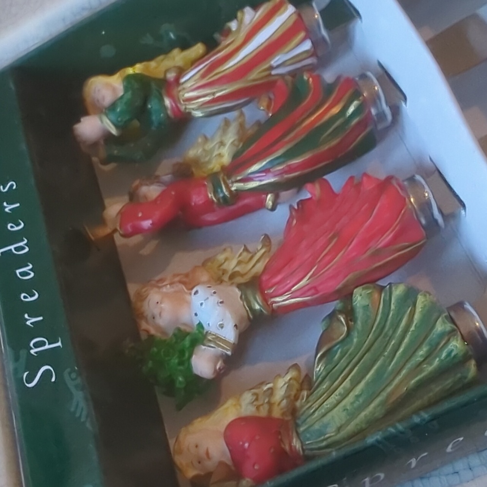 ❤️ 2 for $15 ❤️ NWT - Festive Angel Spreader Set Of 4 - Stainless Steel Knives - Picture 3 of 5